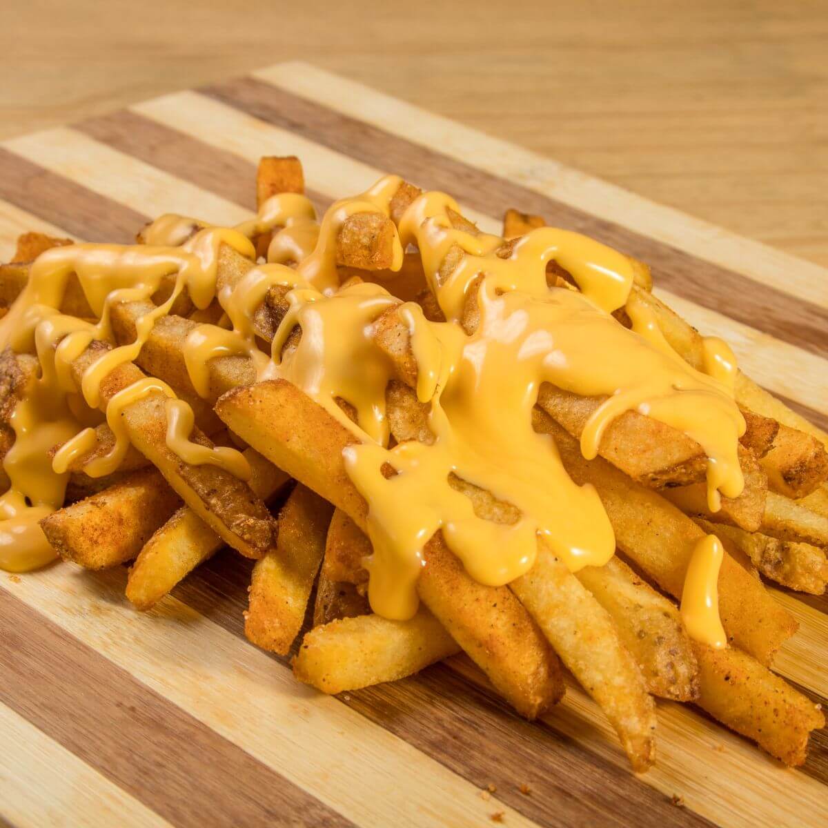 Les Maîtres Sauciers Sauce Cheezy - Bouteille 950mL