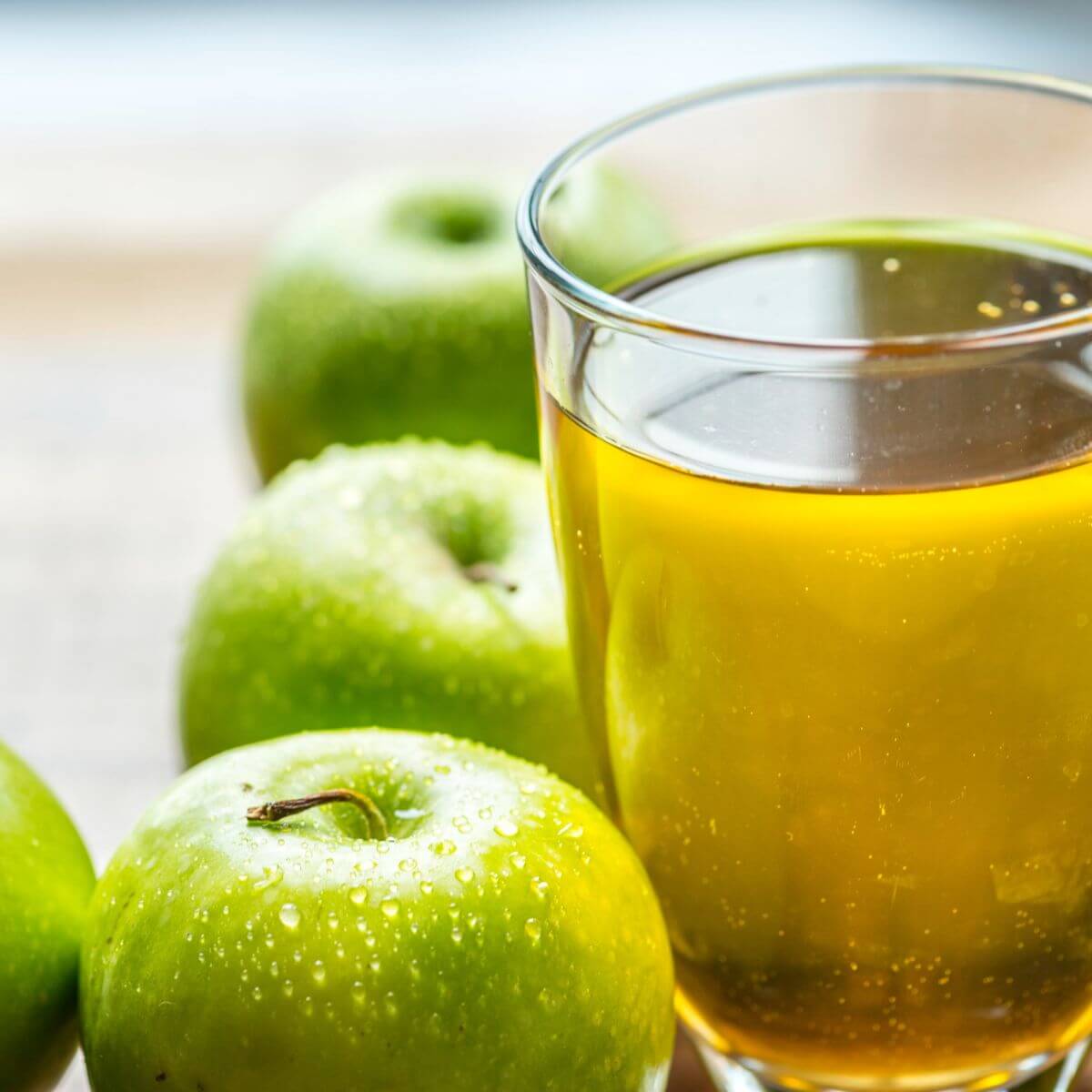 Fanta Pomme Verte 24 Canettes 33cL Fanta Pomme Verte 24 Canettes 33cL